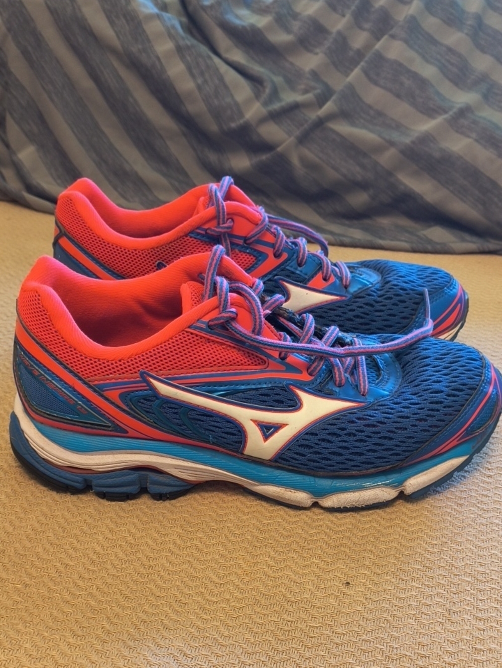 Mizuno Wave Inspire 13 Women's Navy Blue and Coral Running Sneakers Size 7